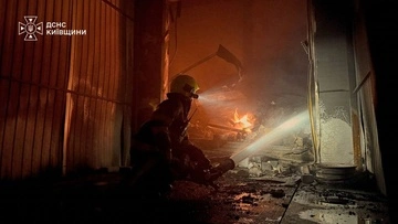 На Київщині після атаки зруйновані таунхауси та загорілися склади – ДСНС показала наслідки