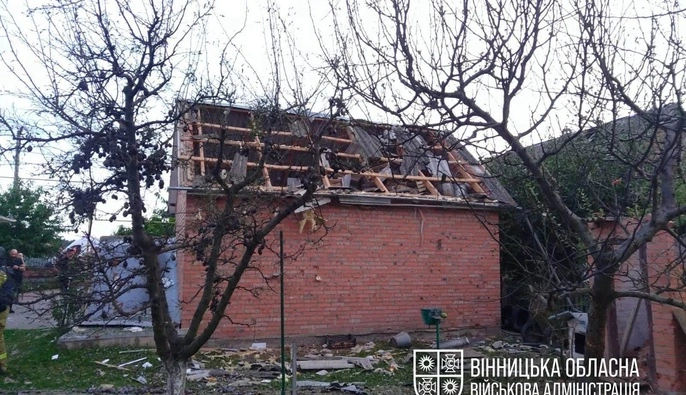 Вероятно, упали обломки: в Винницкой области из-за атаки РФ повреждены дома, есть пострадавшие — ОВА