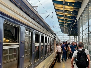Киев трижды за ночь объявлял воздушную тревогу: что с электричками утром