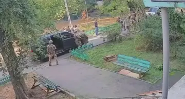 Появились новые кадры перестрелки между сотрудниками СБУ и ГУР в Киеве — видео