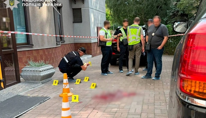 В Киеве разыскивают вооруженного преступника, открывшего стрельбу: известно о пострадавшем