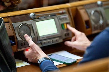 Рада позбавила мандатів одразу двох "слуг народу" – про кого мова