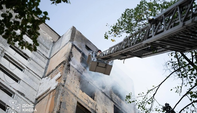 В Києві за добу від атак постраждали 14 людей – уламки впали у чотирьох районах