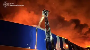 Росіяни неодноразово били по ТЦ у Миколаєві — рятувальники показали наслідки