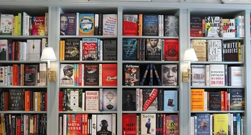 В Латвии обыскали русскоязычные книжные магазины из-за санкций ЕС