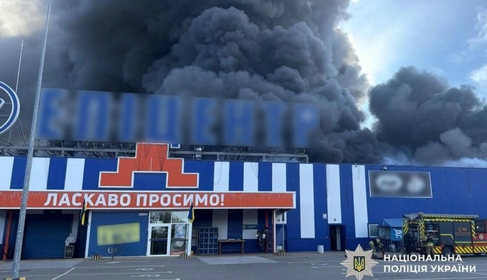 Росія атакувала Прилуки посеред дня – вдарила по "Епіцентру"