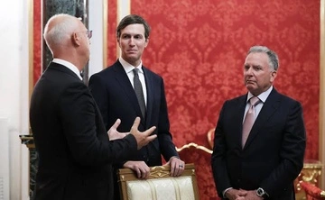 Путин заставил Виткоффа и Кушнера ждать несколько часов перед встречей — Bloomberg