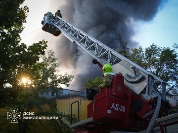 Удар РФ по Николаеву: есть погибший и пятеро раненых, возник масштабный пожар