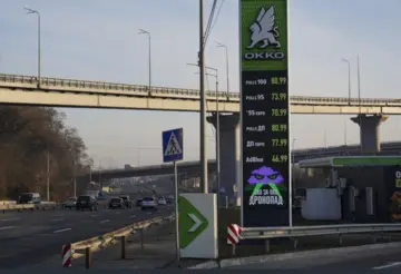 Бензин дорожчає, хоча нафта дешевшає: чому ціни на АЗС не падають