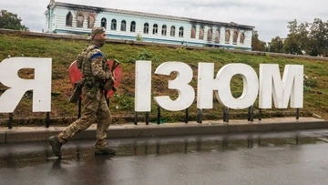 В Ізюмі військові допомагають відновлювати місто після російської окупації: деталі