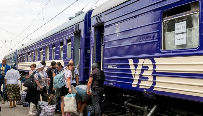 Поїзди "Укрзалізниці" затримуються до 17 годин: чи скасовуватимуть рейси