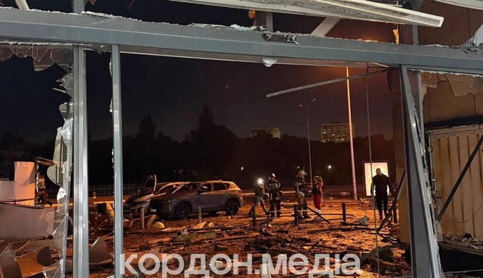 Россияне третий раз атаковали ТРЦ в Сумах: заведение охватил масштабный пожар