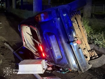 У Києві автомобіль впав з мосту – водій загинув