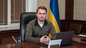 Дружина генпрокурора Кравченка також виїхала за кордон: що про неї відомо
