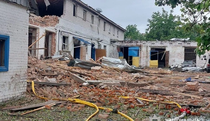 Росія атакувала склади в Прилуках: троє людей загинули, семеро поранені