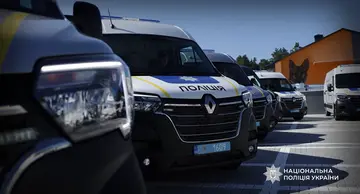 Нацполіція отримала 52 криміналістичні лабораторії від Фонду Говарда Баффета