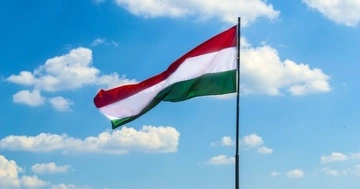 Глава МЗС Угорщини поскаржилася в прокуратуру на дорогі перельоти Сійярто