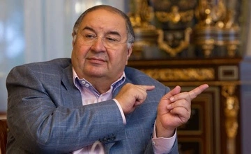 Politico: у ЄС очікують "ефекту доміно" після зняття санкцій з Усманова на догоду Парижа
