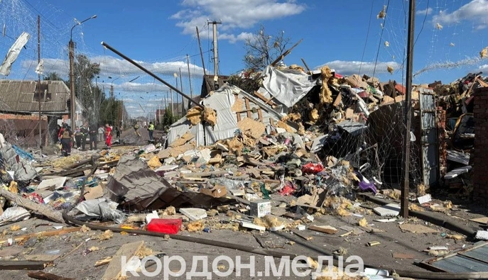 РФ ударила КАБами по Сумам: под завалами могут быть люди