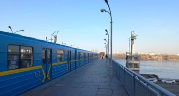 Чому наземна ділянка червоної гілки метро у Києві не працюватиме навіть у "жовту" тривогу: пояснення КМДА