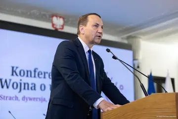 Сикорский ответил на угрозу России по уничтожению Польши "за 2-3 дня"