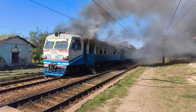 Россия ударила по пригородному поезду в Харьковской области: есть тяжело раненные