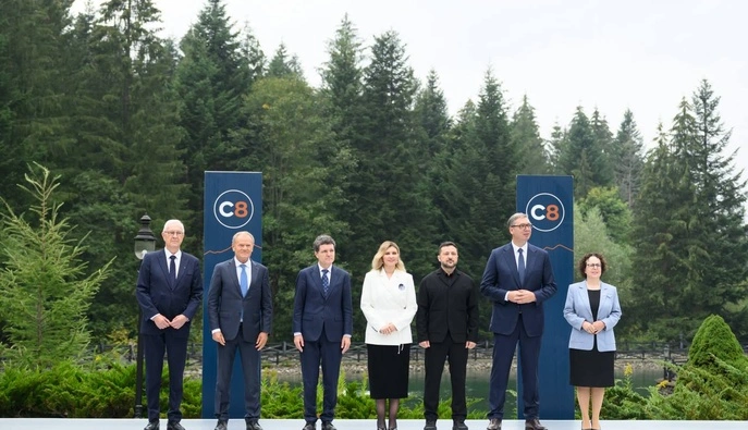 Туди, де не чути відлуння трембіт, мільярди самі не зайдуть. Або як з "Карпатської ініціативи" зробили Карпатську вісімку