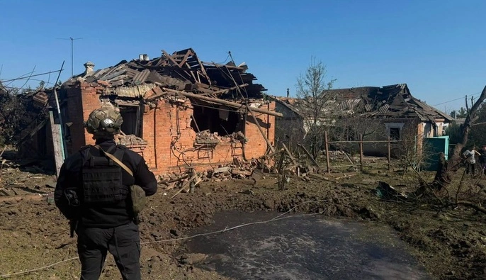 Россия атаковала Славянск авиабомбой: ранен мужчина, повреждено 13 домов
