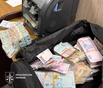Правоохоронці викрили "конвертаційний центр" на 23,5 млрд грн