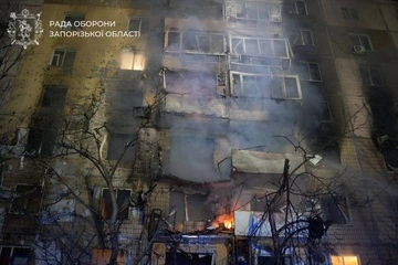 Запорожье пережило новую атаку дронов: повреждены дома, торговый центр и учебное заведение
