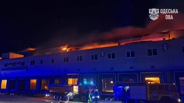 Россия атаковала Одесщину: загорелись склады сети супермаркетов