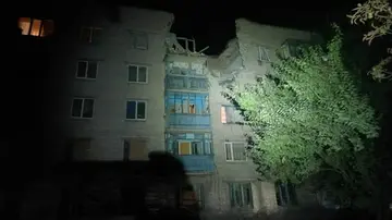 Росіяни вдарили по Слов’янську: під завалами зруйнованої багатоповерхівки - людина