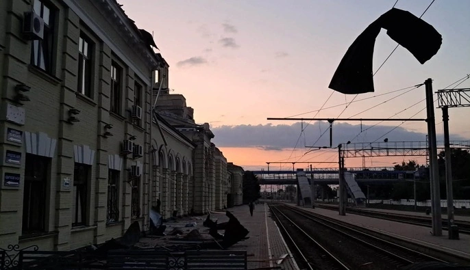 Российские войска нанесли удар по железнодорожному вокзалу в Лозовой