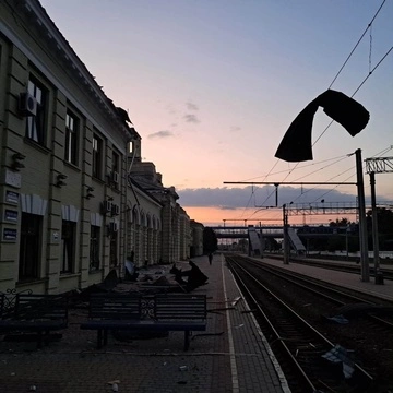 Російські війська завдали удару по залізничному вокзалу в Лозовій