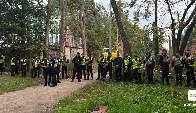 В Киеве на Теремках возобновили работы по прокладке теплотрассы: жители вышли на две акции