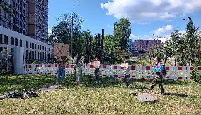 «Киевтеплоэнерго» опровергло информацию о новой вырубке деревьев в Теремках