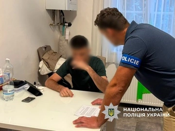 Кіберполіція викрила шахрайську схему з криптоактивами на $655 тисяч: провели обшук у Чехії
