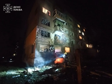 У Києві після атаки зруйновано частину п’ятиповерхівки: є постраждалі