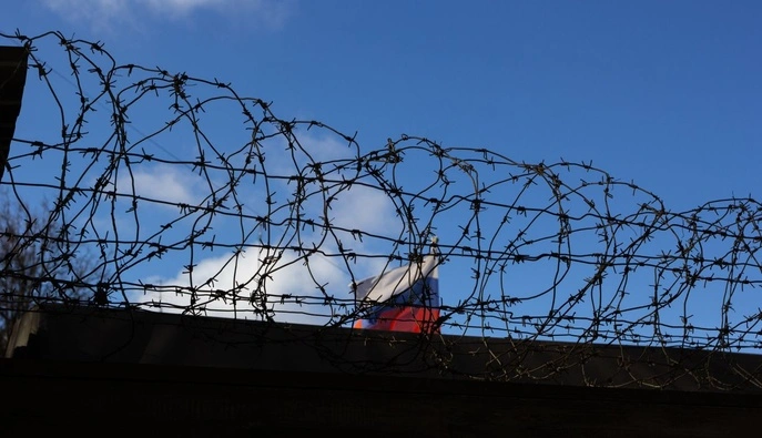 Пытали током и избивали украинских гражданских: двум сотрудникам колонии РФ сообщили о подозрении