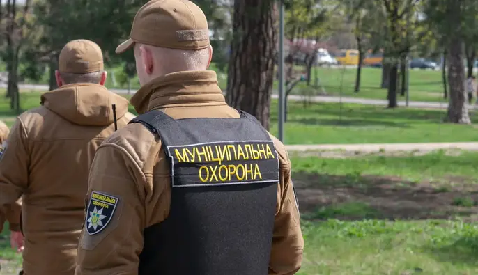 Протести на Теремках: "Муніципальна охорона" могла пошкодити одній з активісток руку — поліція розпочала перевірку