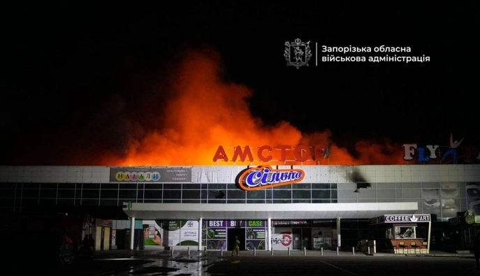 В Запоріжжі після атаки на ТЦ палало 6000 кв. м – фото наслідків