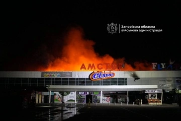 В Запорожье после атаки на ТЦ пылало 6000 кв. м – фото последствий