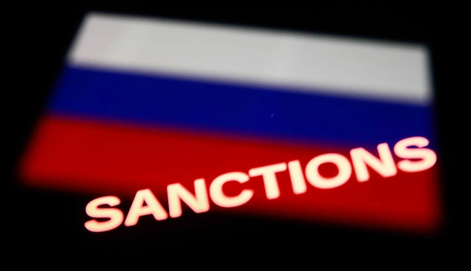 ЕС продлил санкции против России на три года, но исключил из их списка двух олигархов