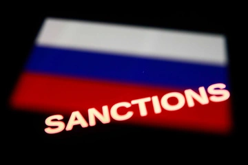 ЕС продлил санкции против России на три года, но исключил из их списка двух олигархов