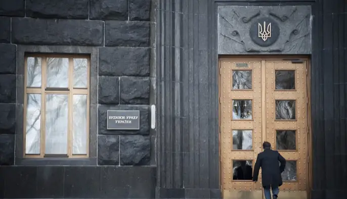 Уряд не може просто зупинити виплати: в АМУ пояснили причину