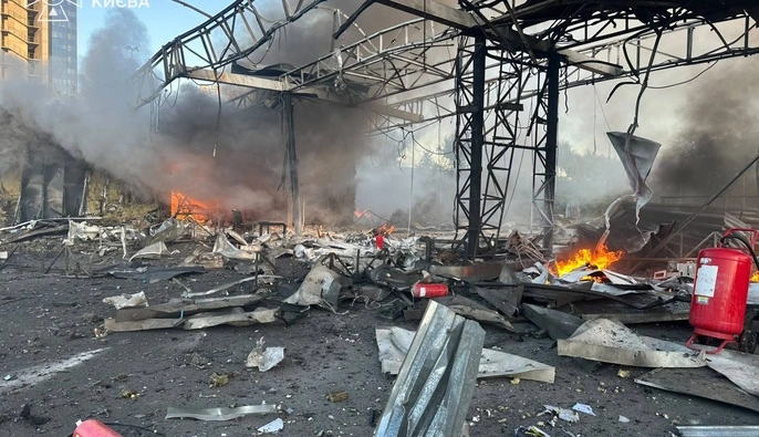 У Києві триває ліквідація наслідків російської атаки: у КМВА повідомили деталі