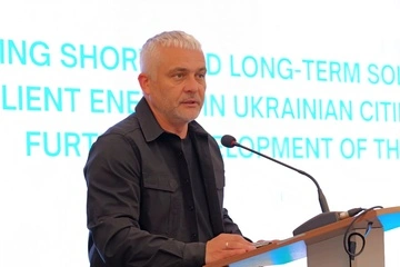 Кіпер прокоментував ситуацію з паспортом своєї дружини: коли отримала громадянство України