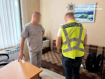 Руководителей киевского медучреждения разоблачили на систематических поборах с хирургов