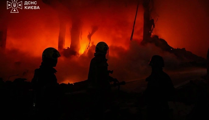 У Києві ліквідували всі пожежі після масованої атаки РФ — ДСНС