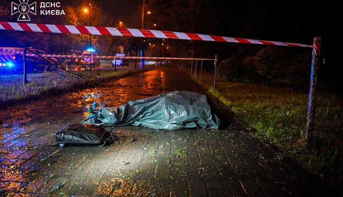 В Киеве повреждено более 60 гражданских объектов в результате ночного удара РФ: детали